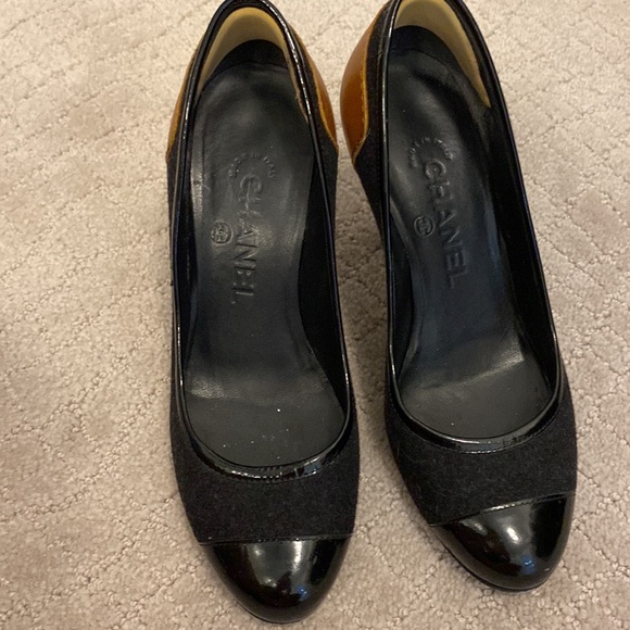 Chanel flannel and patent pump - Picture 9 of 10